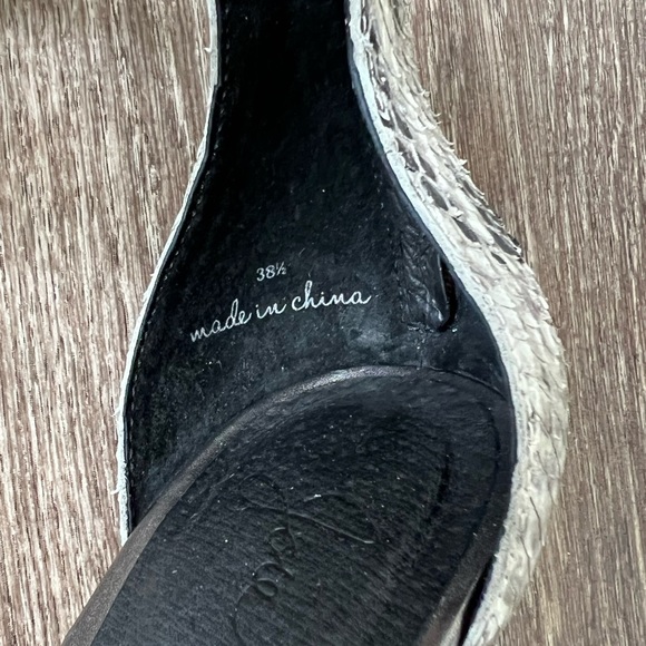 Joie Abbott Sandal - Picture 11 of 11